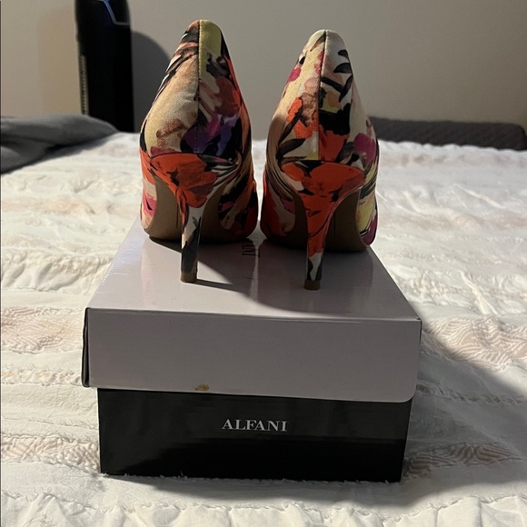 Vince Camuto Women's Floral Heels - Vibrant Multicolor - Picture 3 of 3